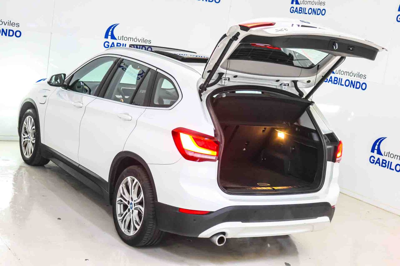 BMW X1 xDrive25e **Techo panorámico** - Foto 24