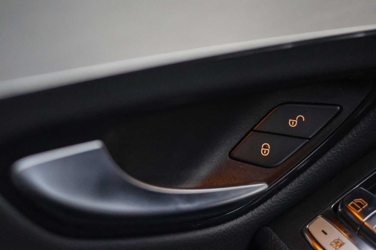 Mercedes GLC Coupé GLC 300 e 4MATIC **AMG Line** - Foto 33