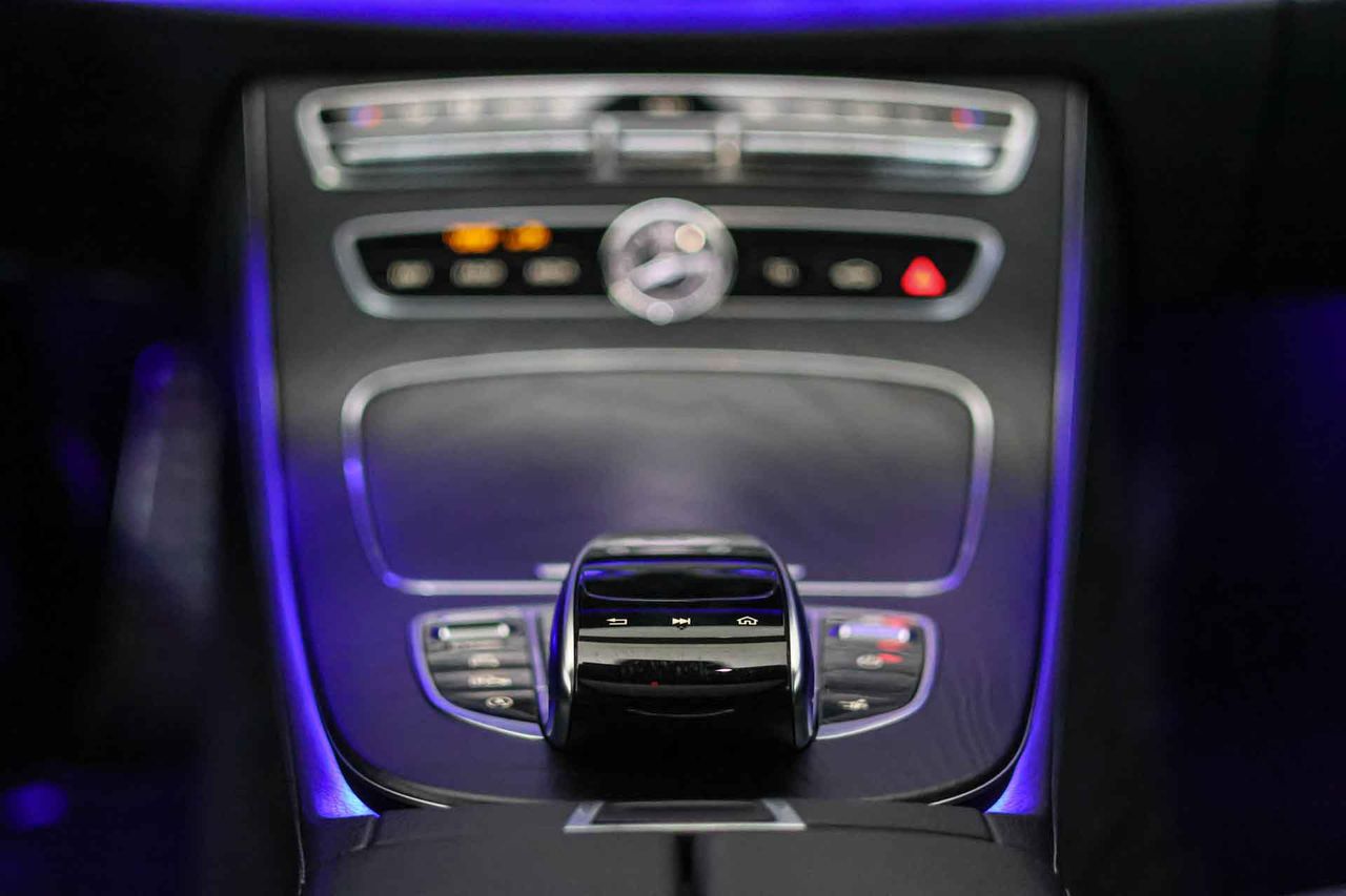 Mercedes Clase E Coupé E 220 d 4MATIC AMG Line **Techo panorámico** - Foto 42