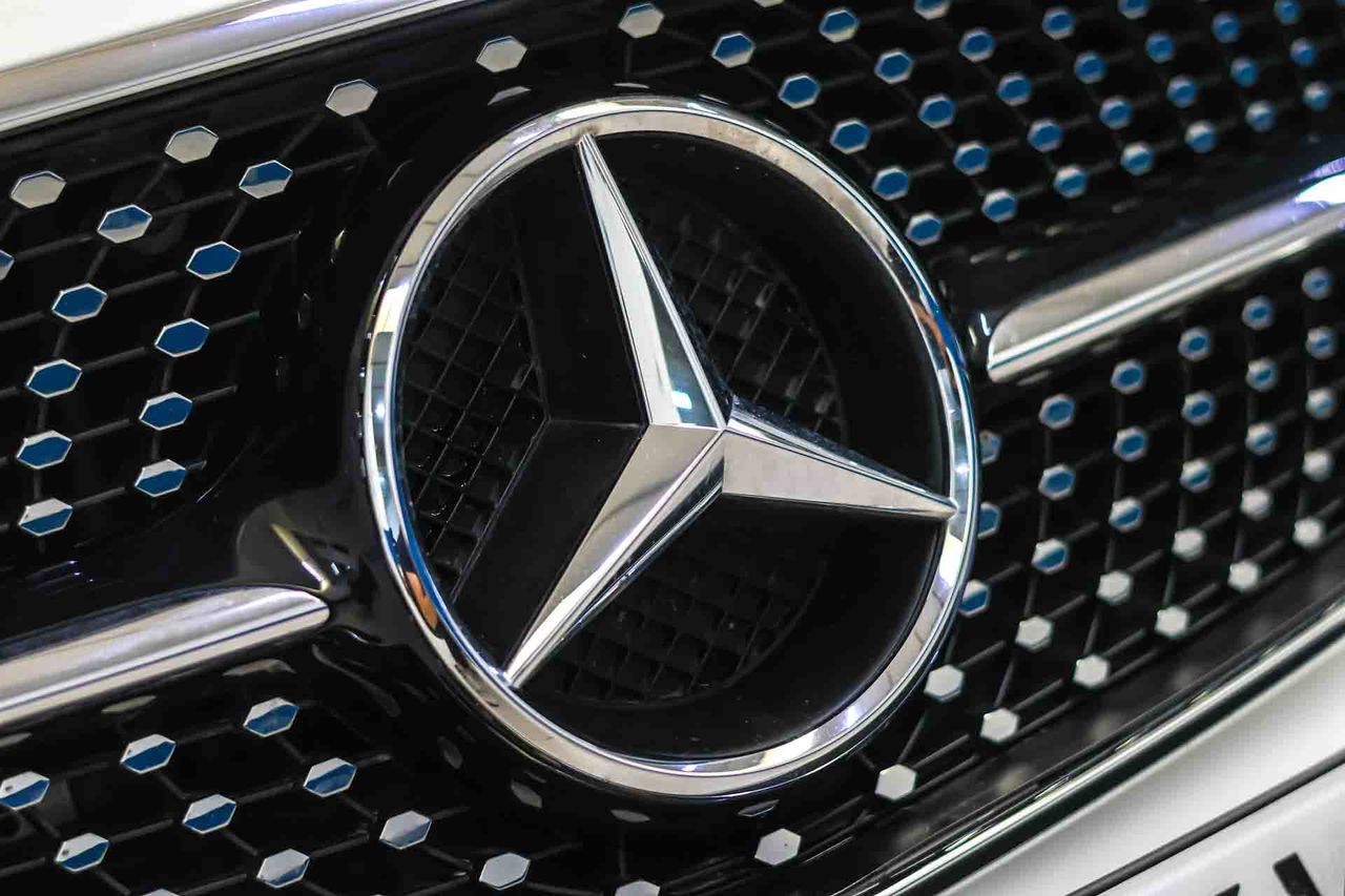 Mercedes Clase E Coupé E 220 d 4MATIC AMG Line **Techo panorámico** - Foto 11