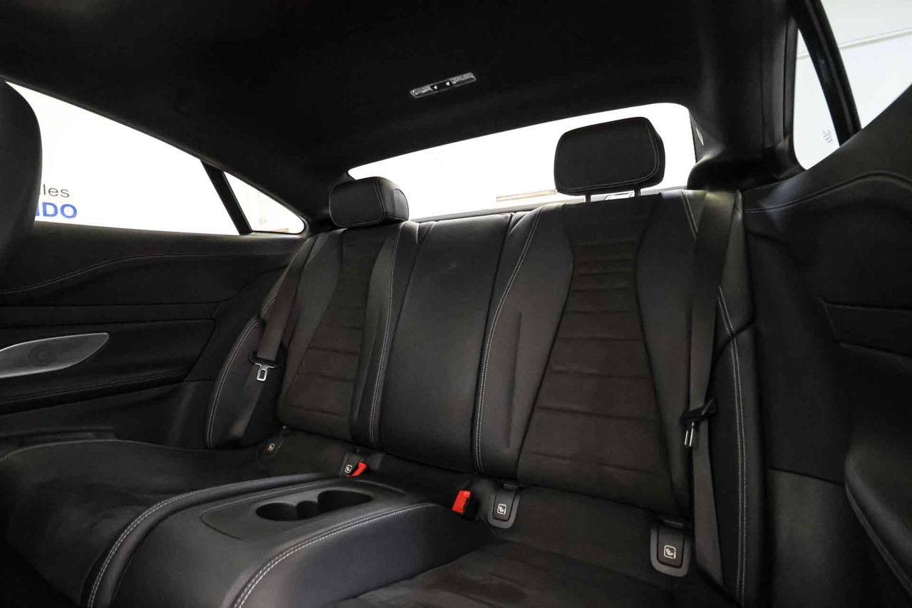 Mercedes Clase E Coupé E 220 d 4MATIC AMG Line **Techo panorámico** - Foto 51