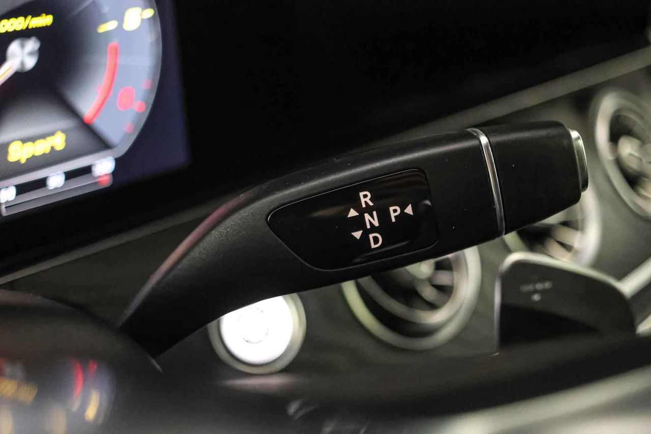 Mercedes Clase E Coupé E 220 d 4MATIC AMG Line **Techo panorámico** - Foto 37