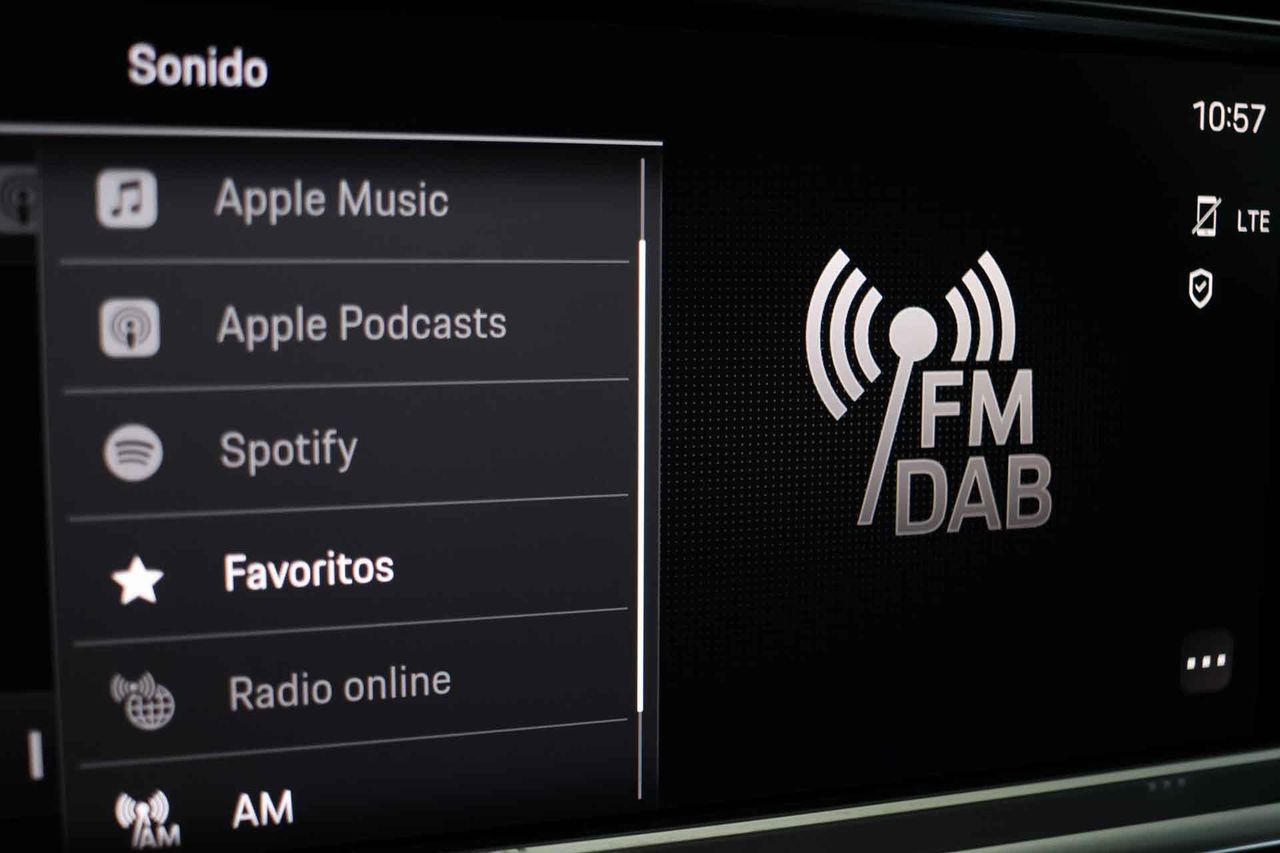 Porsche Panamera 4 E-Hybrid - Foto 76