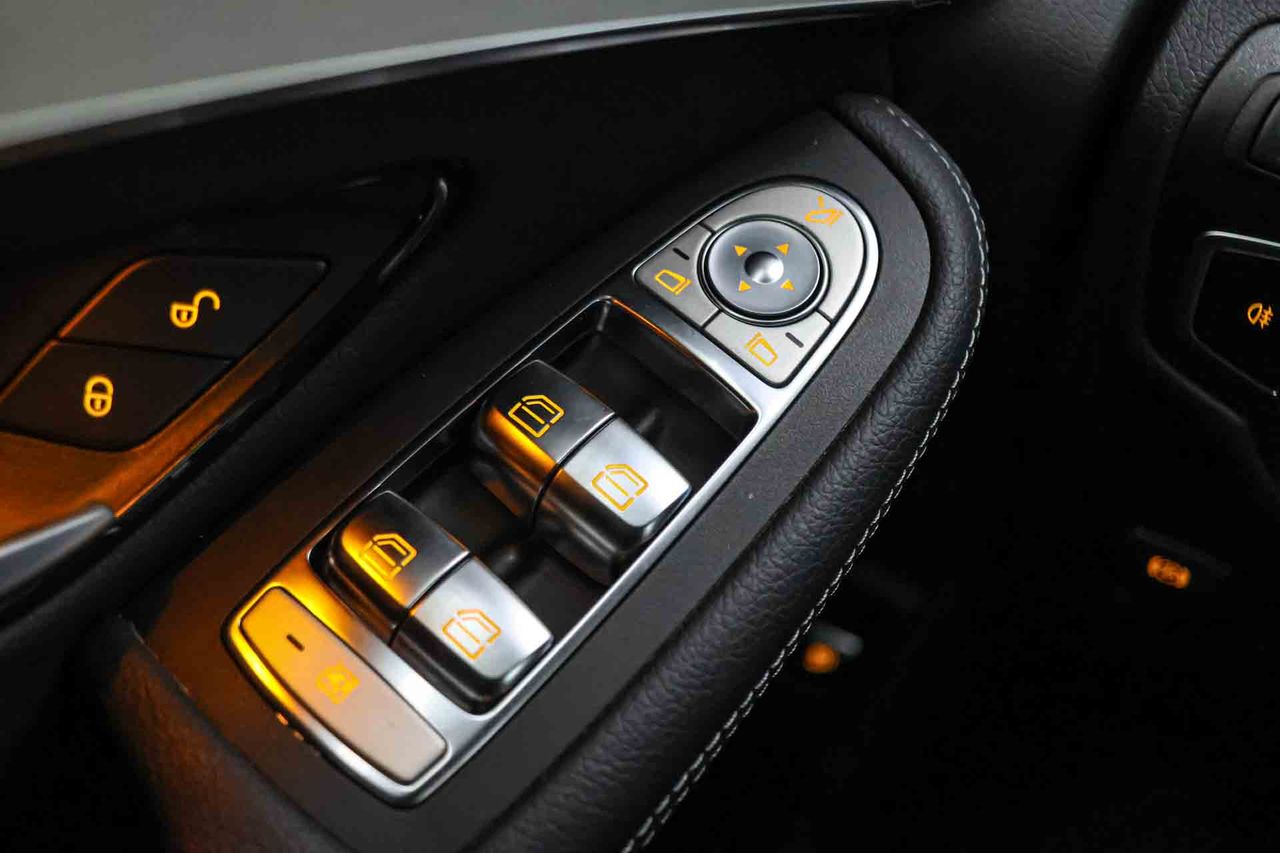 Mercedes GLC Coupé GLC 300 e 4MATIC **AMG Line** - Foto 35