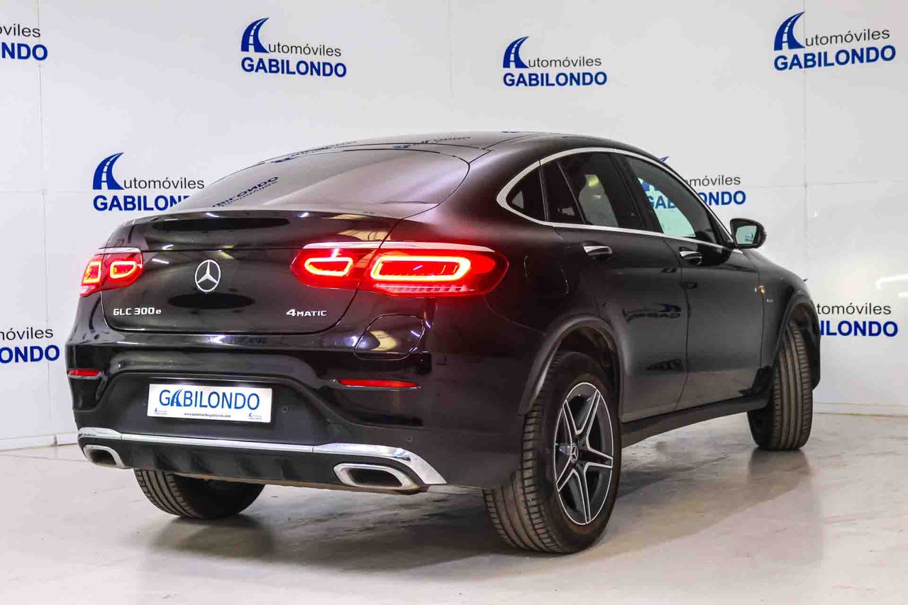Mercedes GLC Coupé GLC 300 e 4MATIC **AMG Line** - Foto 13
