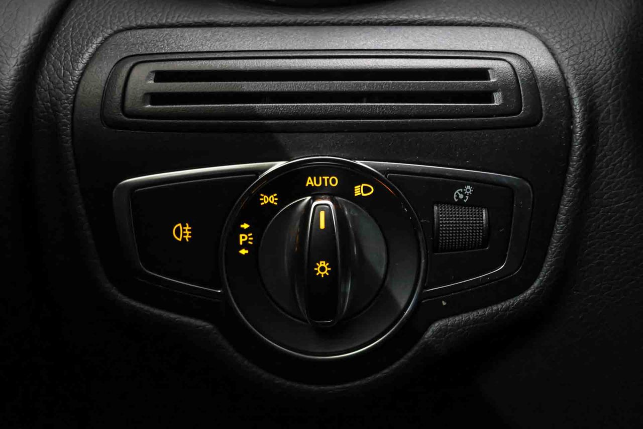 Mercedes GLC Coupé GLC 300 e 4MATIC **AMG Line** - Foto 36