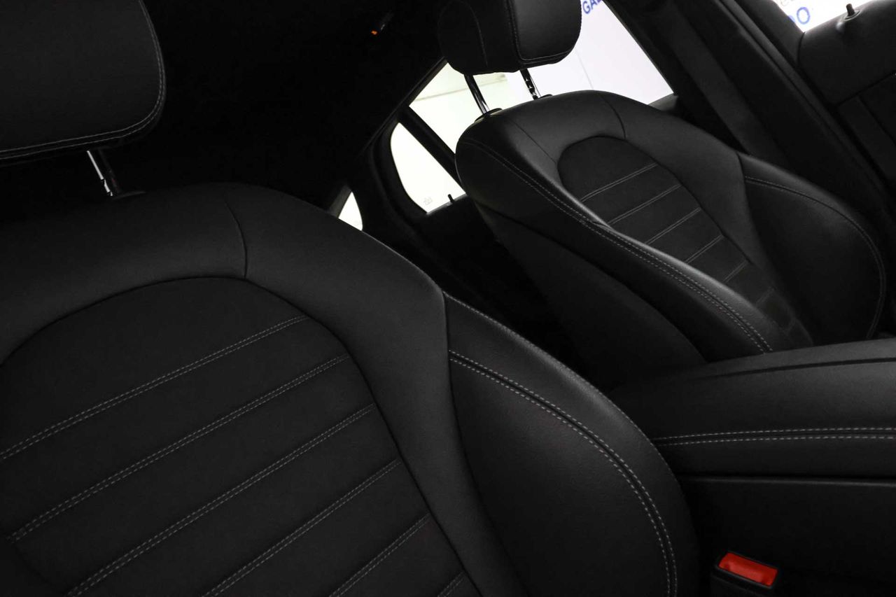 Mercedes GLC Coupé GLC 300 e 4MATIC **AMG Line** - Foto 52