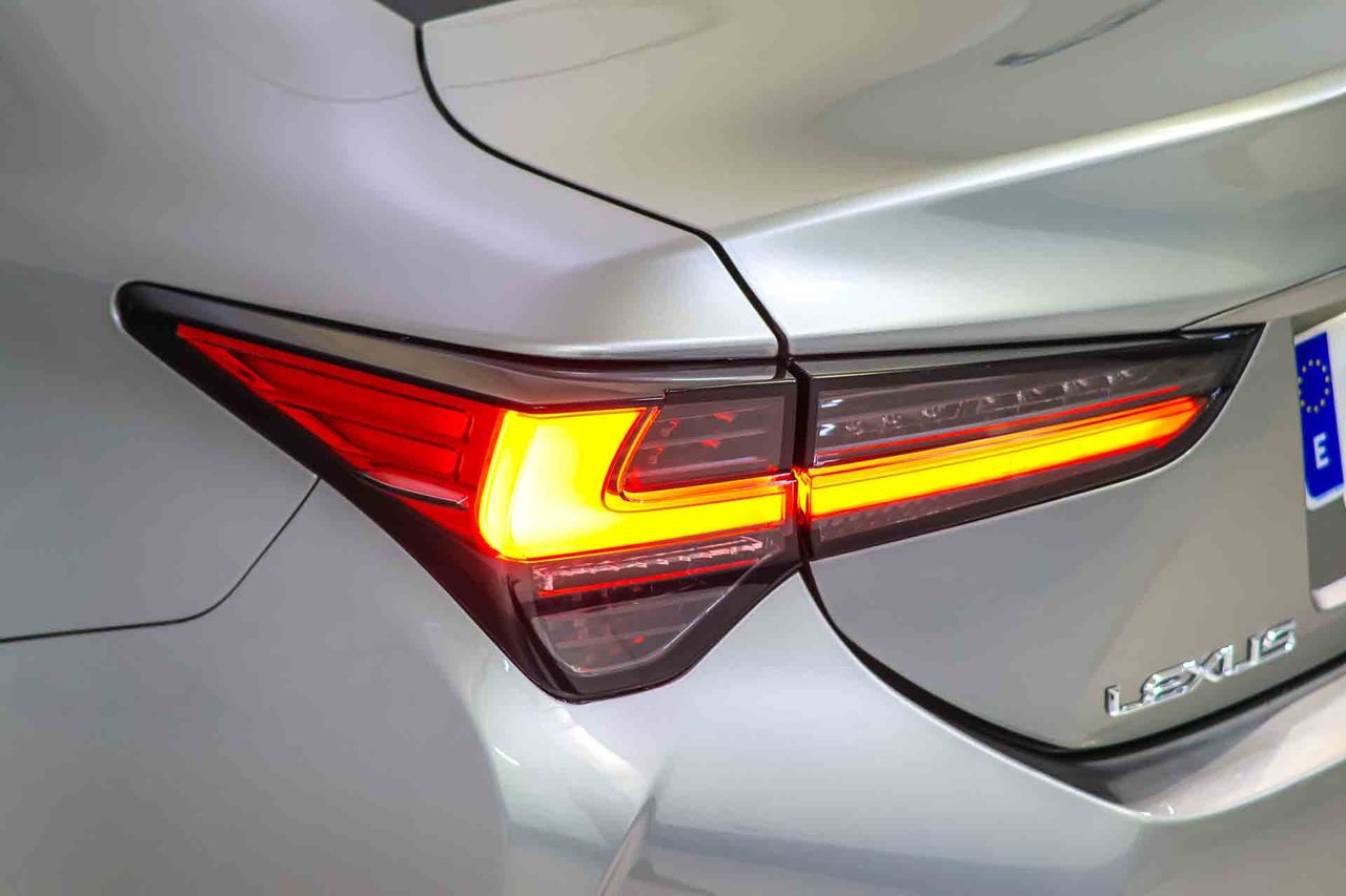 Lexus RC 2.5 300h Executive Navigation - Foto 19