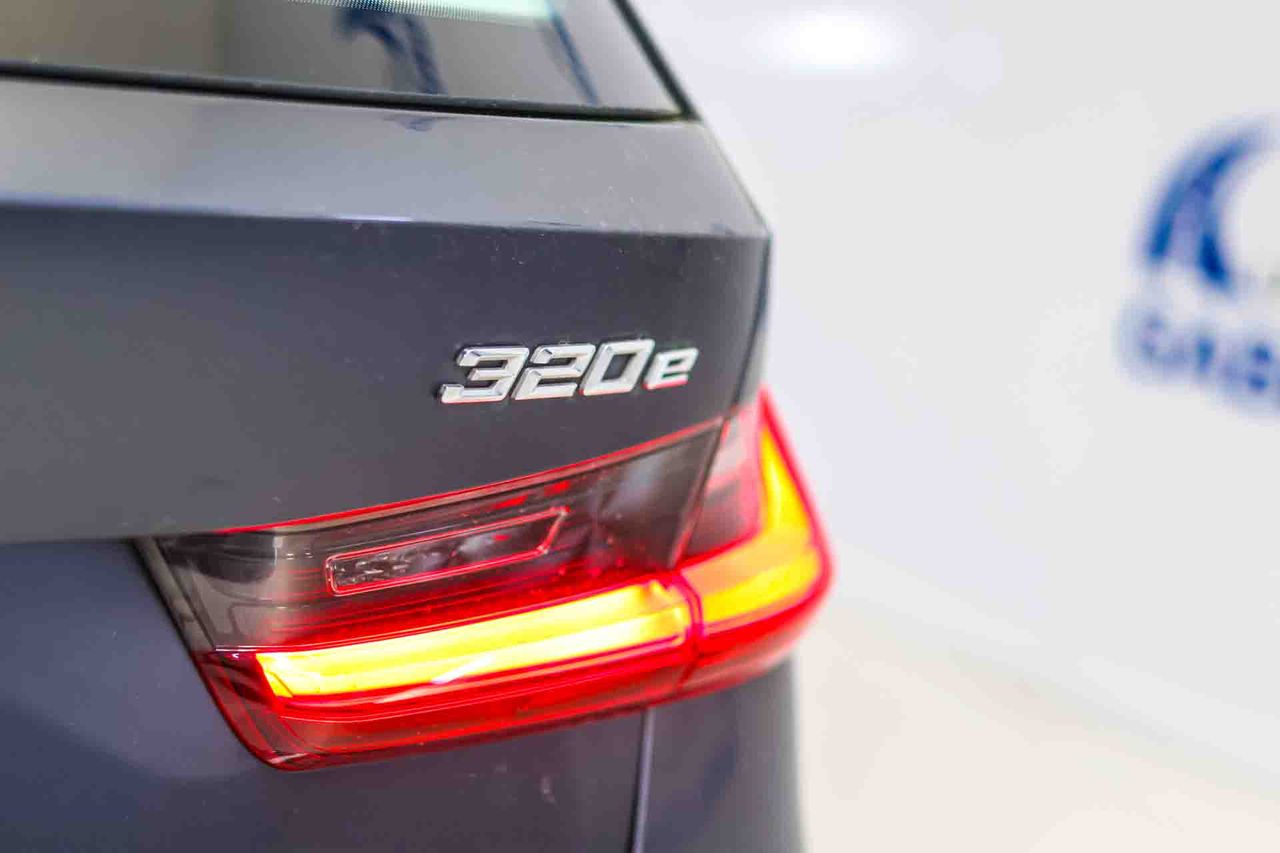 BMW Serie 3 320e Touring **Luxury Line** - Foto 14