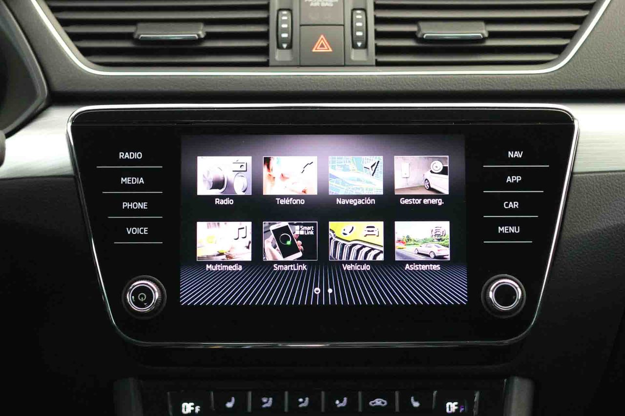 Skoda Superb L&K 1.4 TSI iV P-HEV 160kW DSG - Foto 44