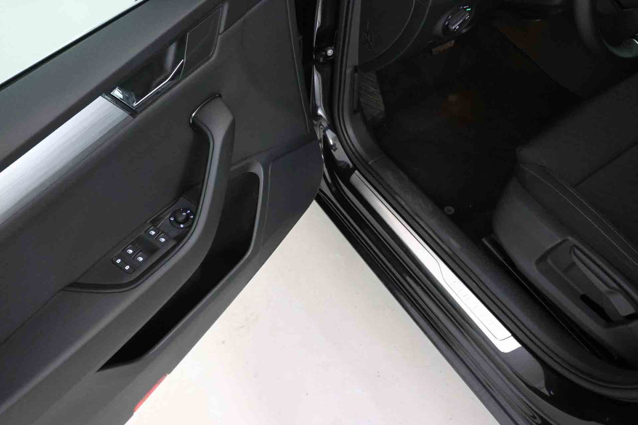 Skoda Superb L&K 1.4 TSI iV P-HEV 160kW DSG - Foto 28