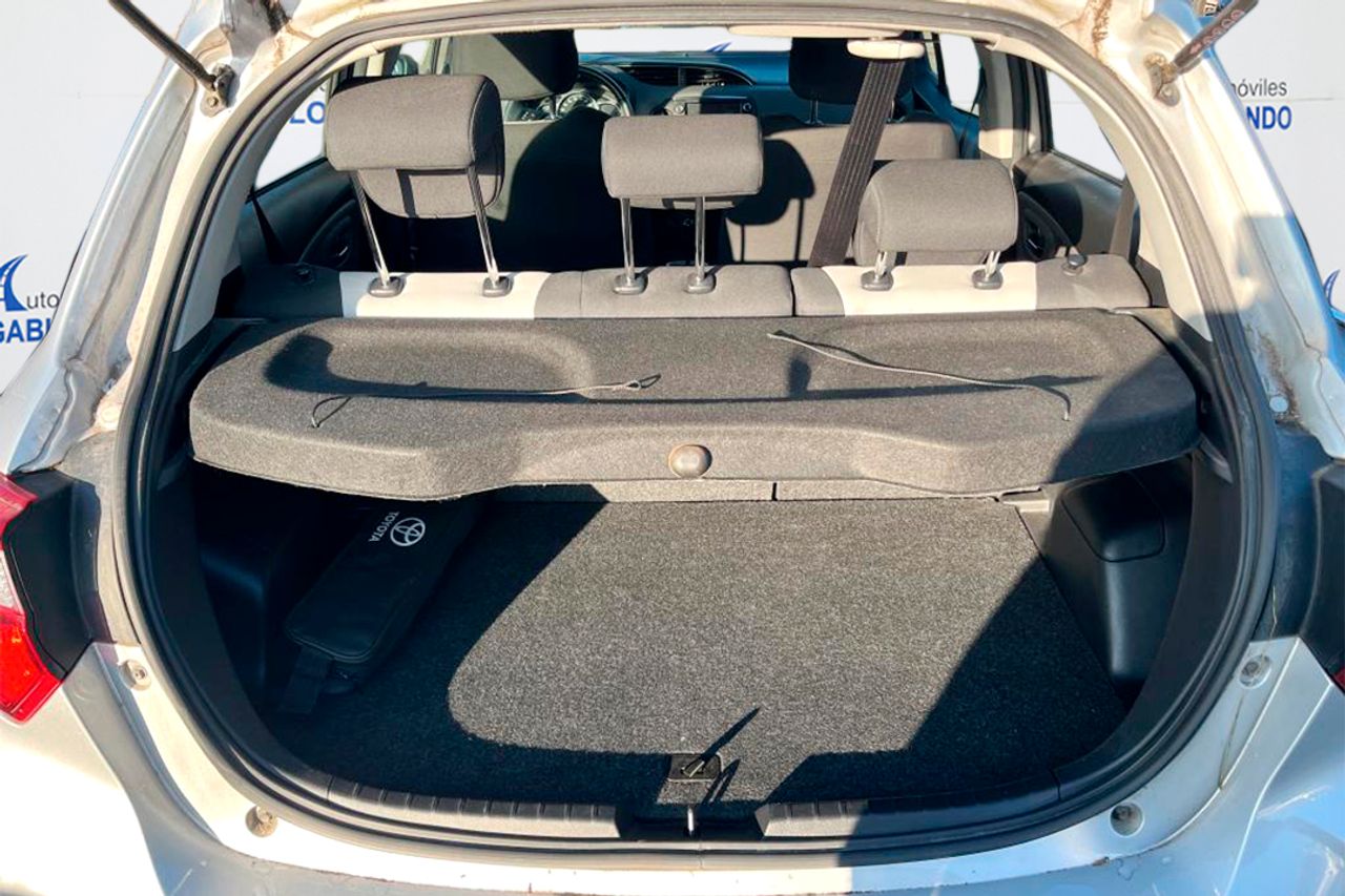 Toyota Yaris 1.5 100H Active - Foto 9