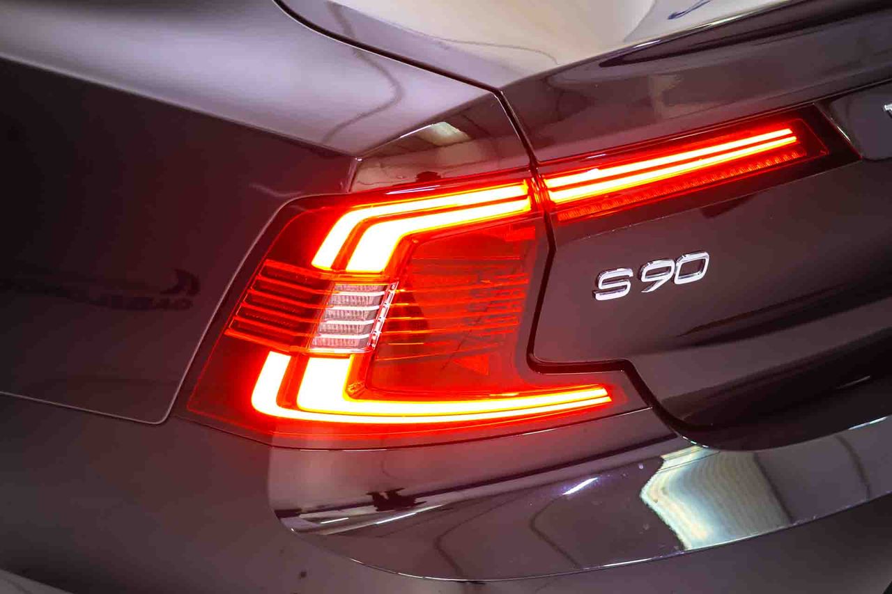 Volvo S90 2.0 B4 G R-Design Auto - Foto 17