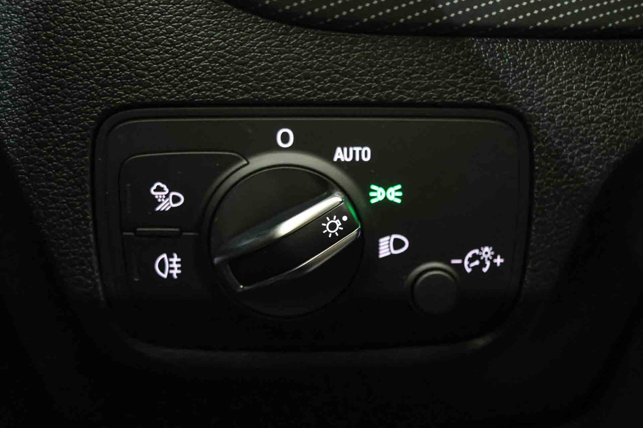 Audi Q2 35 TFSI 110kW (150CV) S tronic **Techo panorámico** - Foto 33