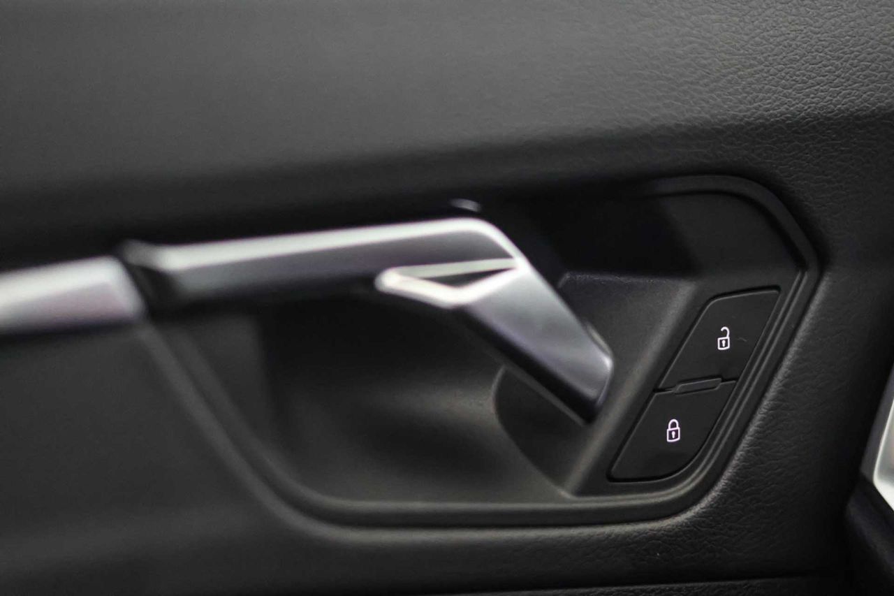 Audi Q3 Sportback 45 TFSIe S tronic **Techo panorámico** - Foto 34