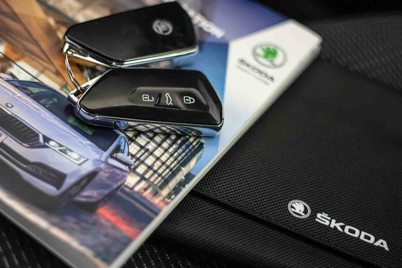 Skoda Octavia Combi 1.4 TSI 110kW/150kW DSG PHEV Ambit - Foto 78