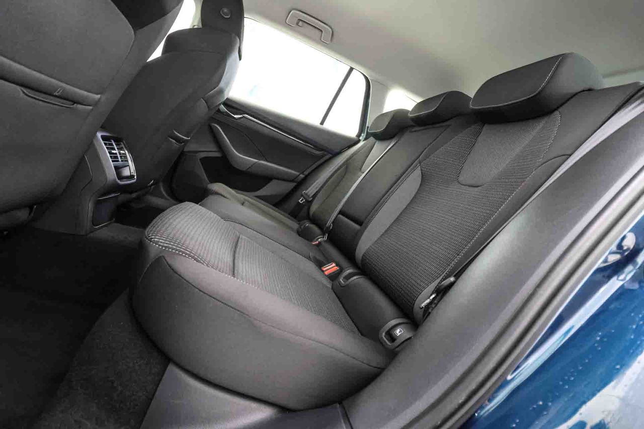 Skoda Octavia Combi 1.4 TSI 110kW/150kW DSG PHEV Ambit - Foto 53