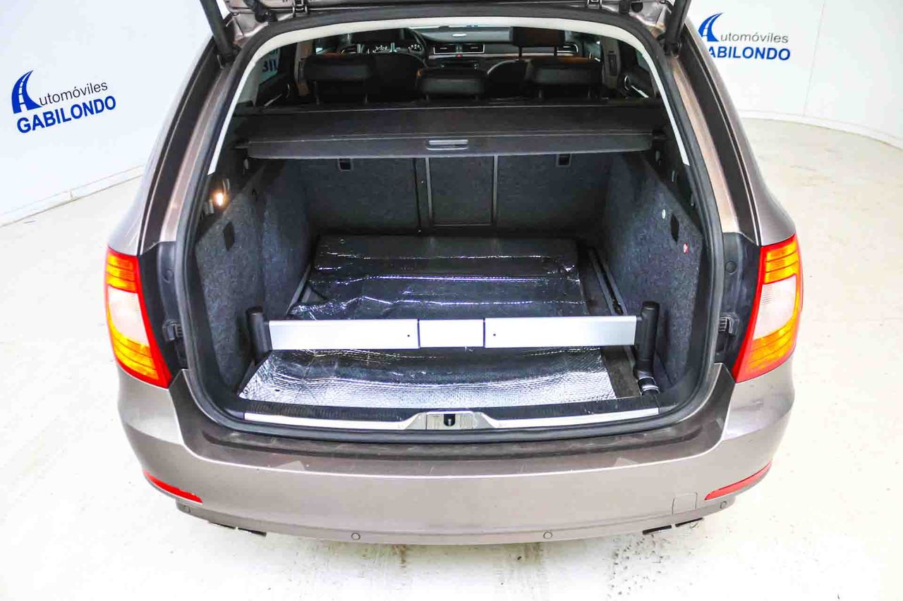 Skoda Superb Combi 3.6 V6 FSI DSG 4x4 Exclusive *Techo panorámico* - Foto 18