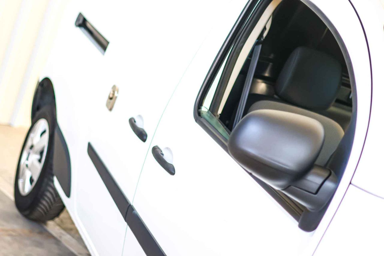 Renault Kangoo Furgon Profesional Maxi dCi **Automático** - Foto 18