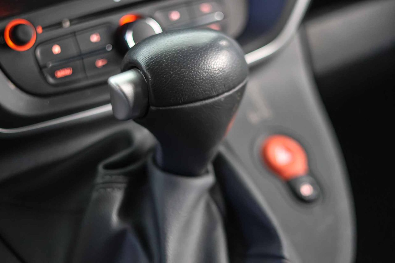 Renault Kangoo Furgon Profesional Maxi dCi **Automático** - Foto 38