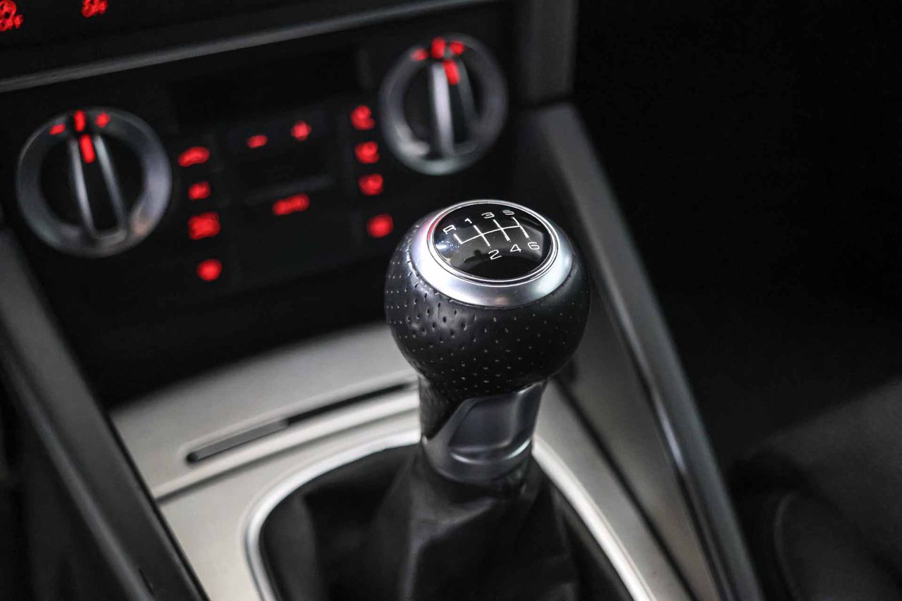 Audi A3 2.0 TDI 140cv Ambiente SLine - Foto 6