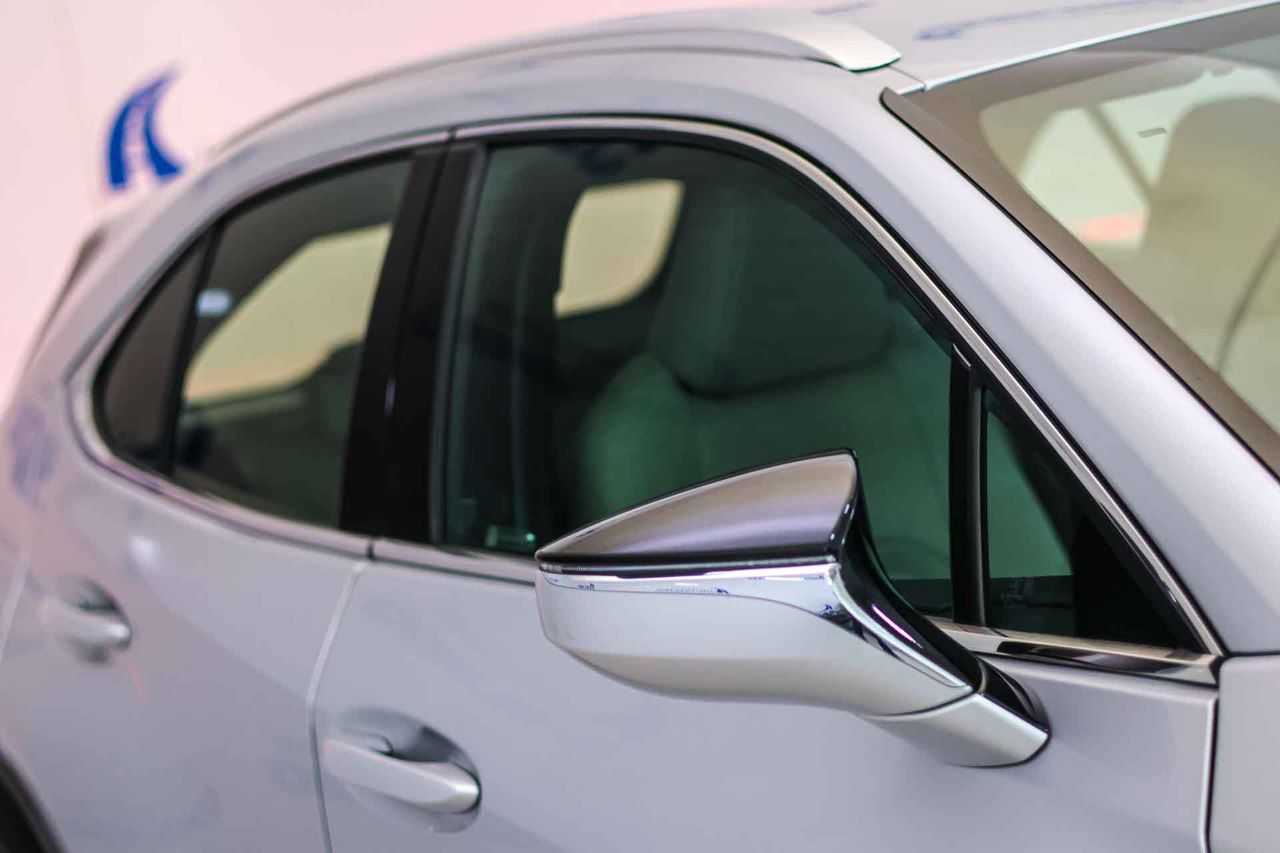 Lexus UX 2.0 250h Business - Foto 19