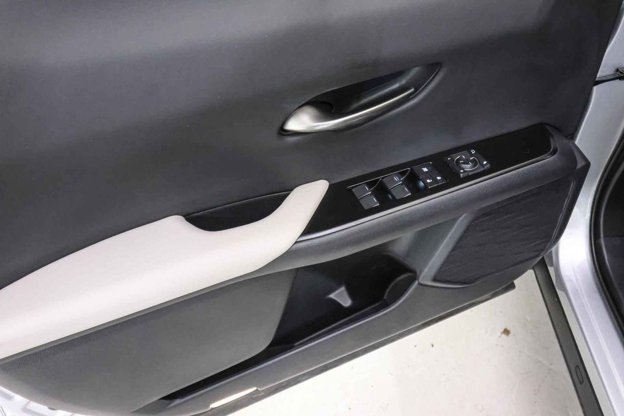 Lexus UX 2.0 250h Business - Foto 29