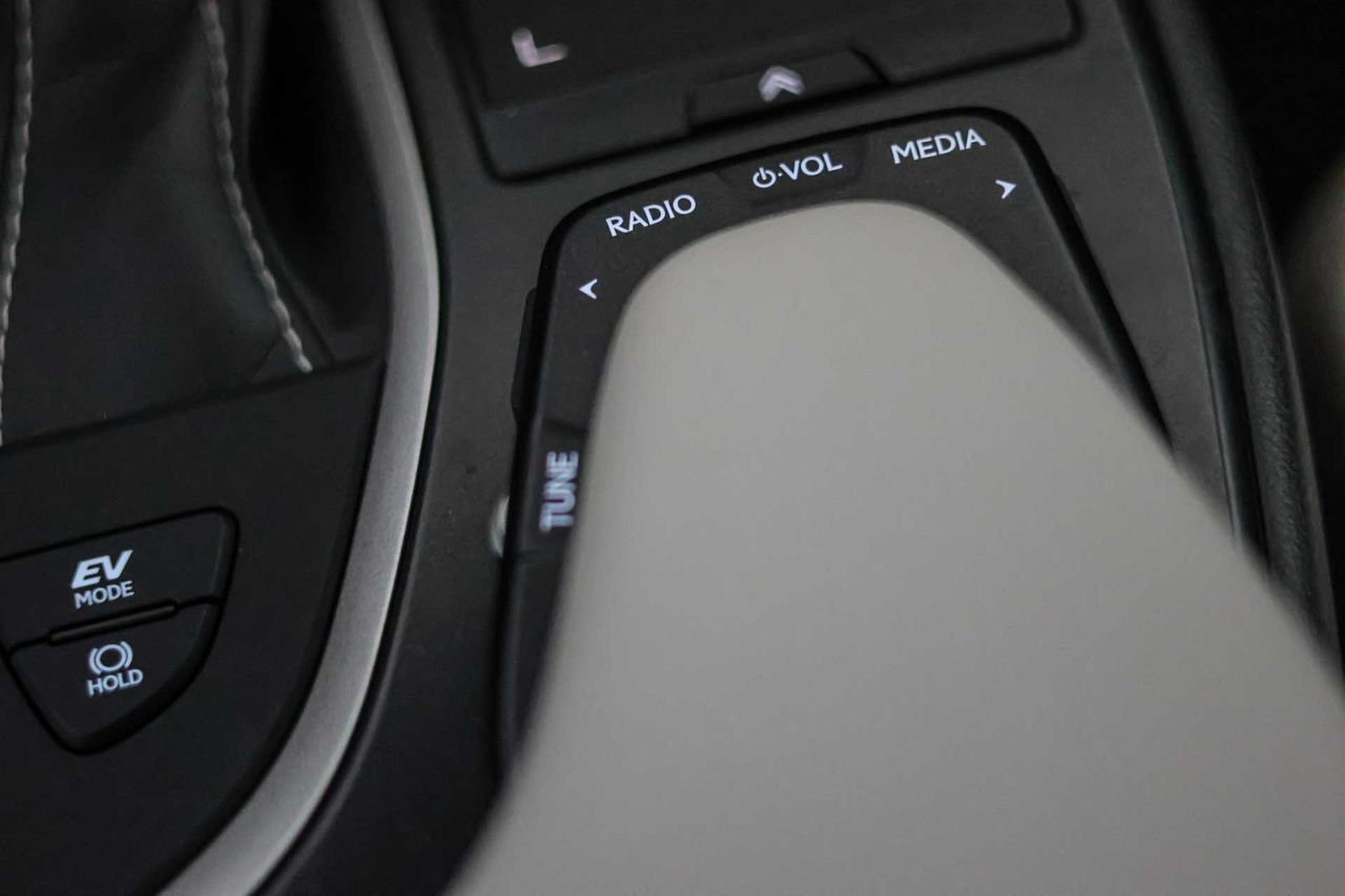 Lexus UX 2.0 250h Business - Foto 42