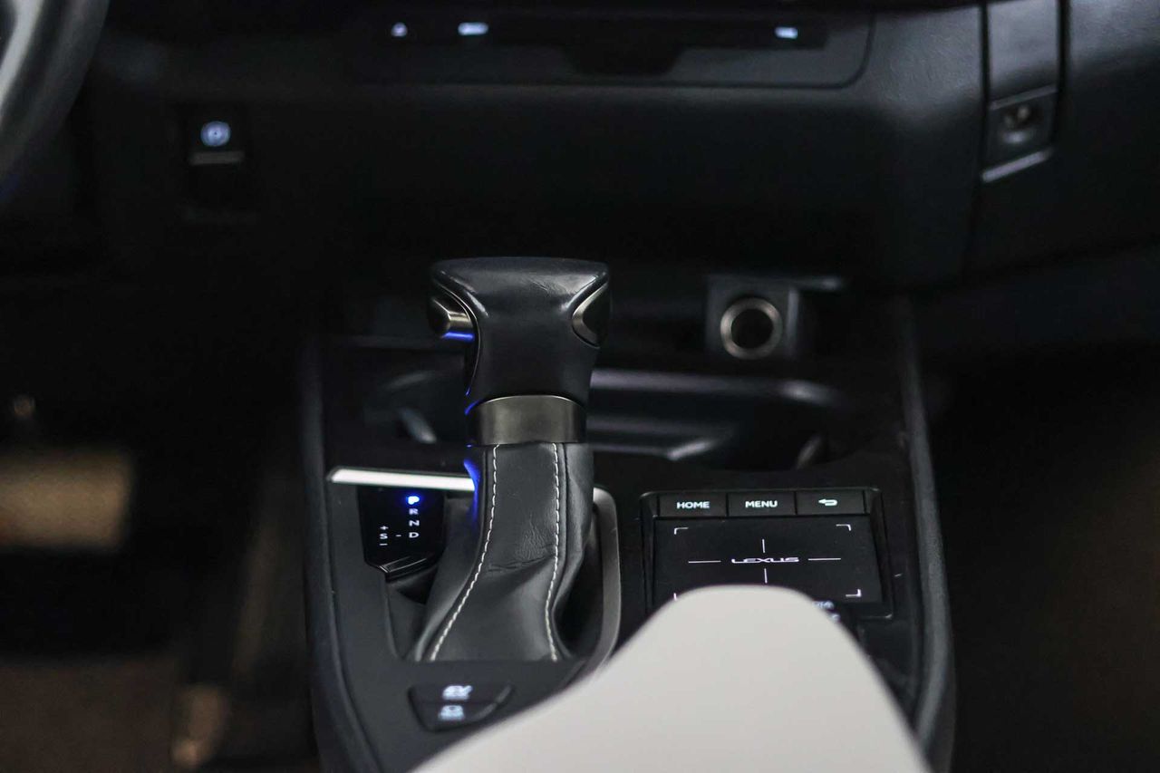 Lexus UX 2.0 250h Business - Foto 41