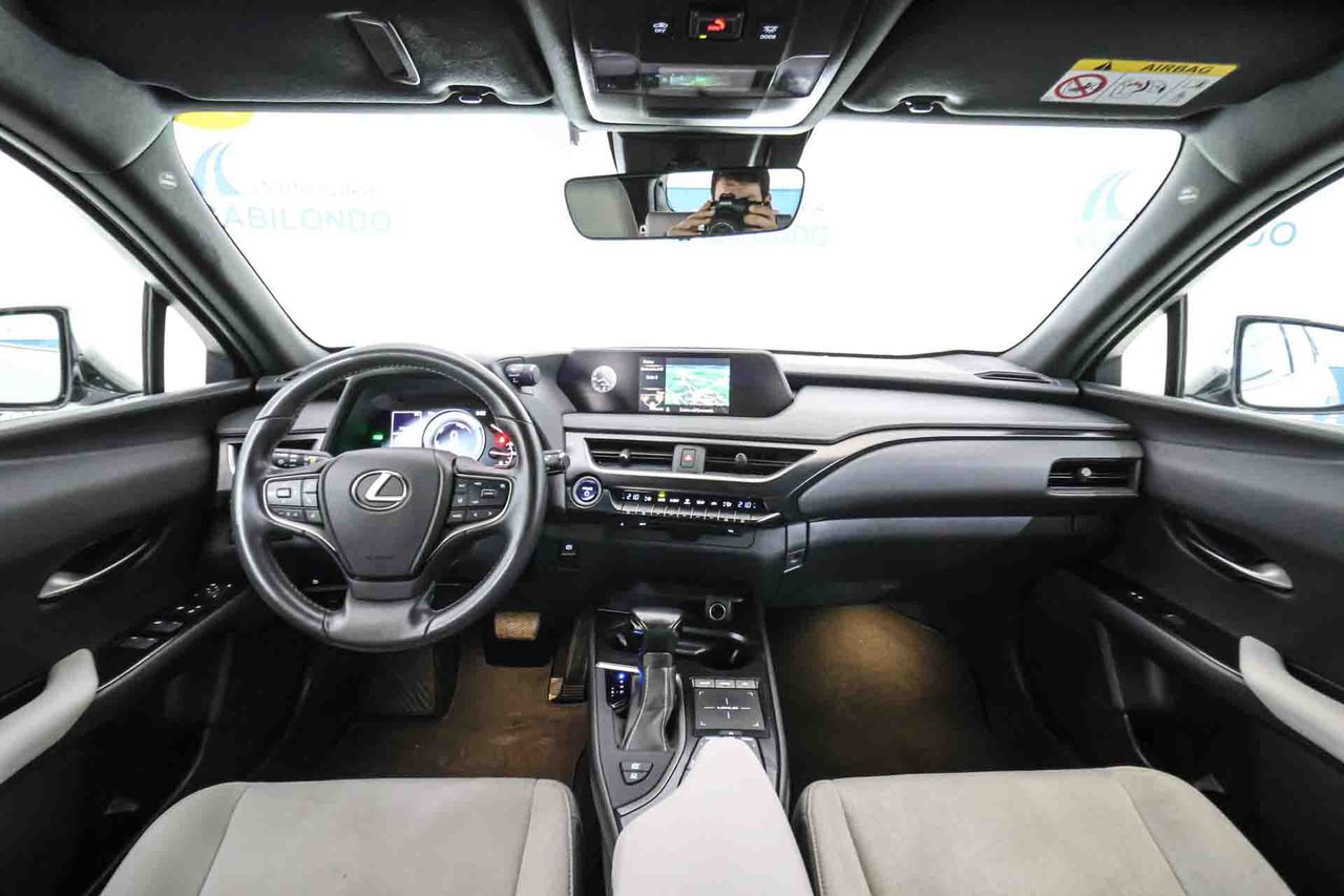 Lexus UX 2.0 250h Business - Foto 52