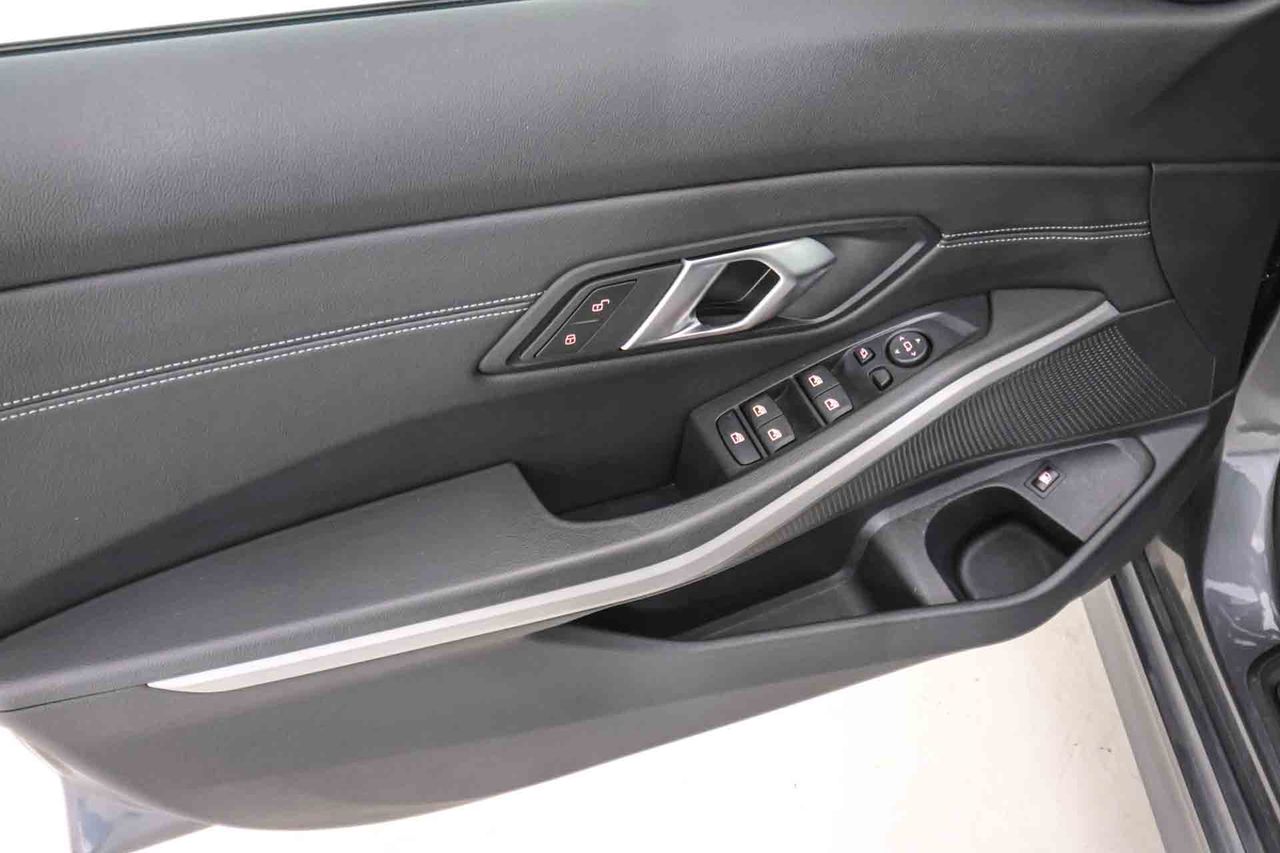 BMW Serie 3 330e Business Design - Foto 35