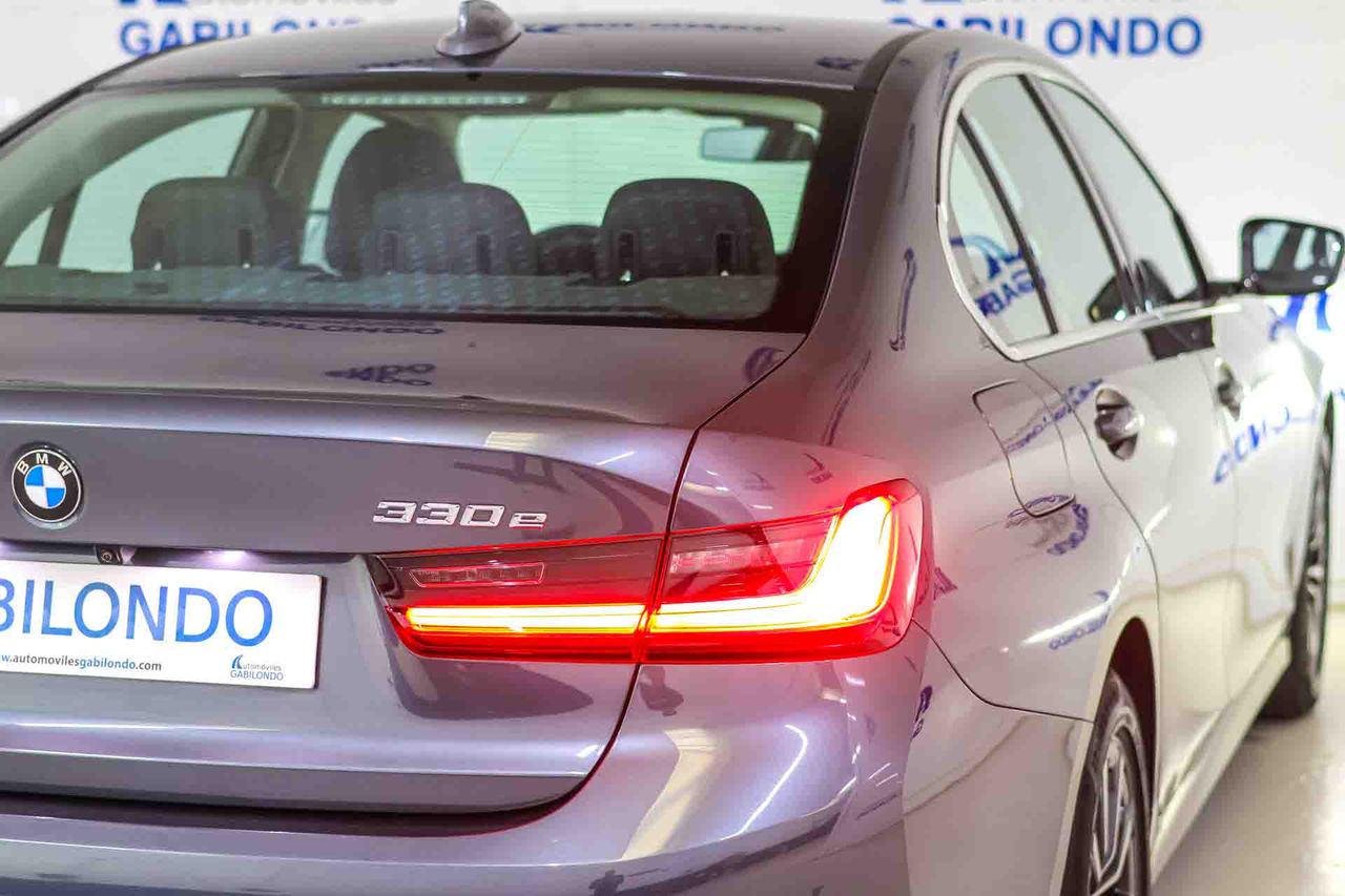 BMW Serie 3 330e Business Design - Foto 23