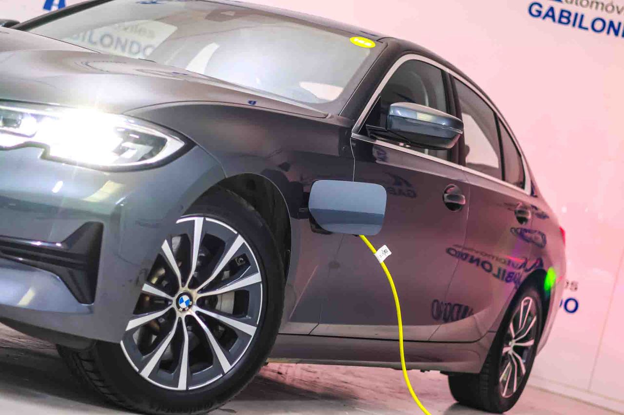 BMW Serie 3 330e Business Design - Foto 12