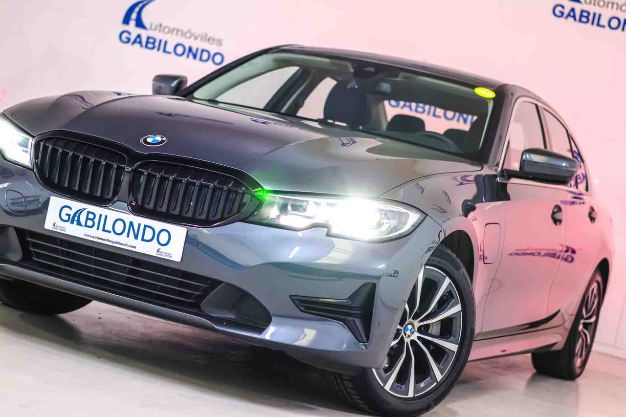 BMW Serie 3 330e Business Design - Foto 32