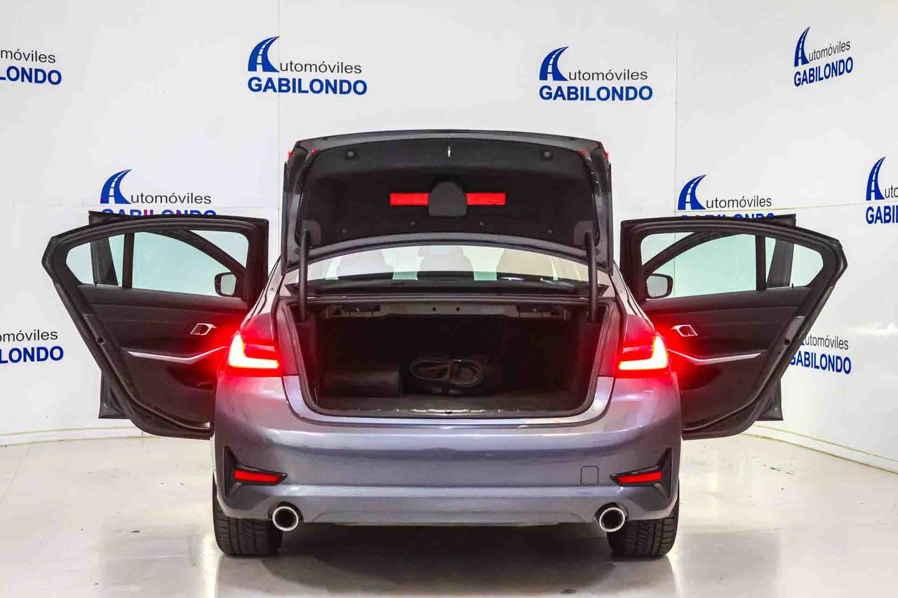 BMW Serie 3 330e Business Design - Foto 29