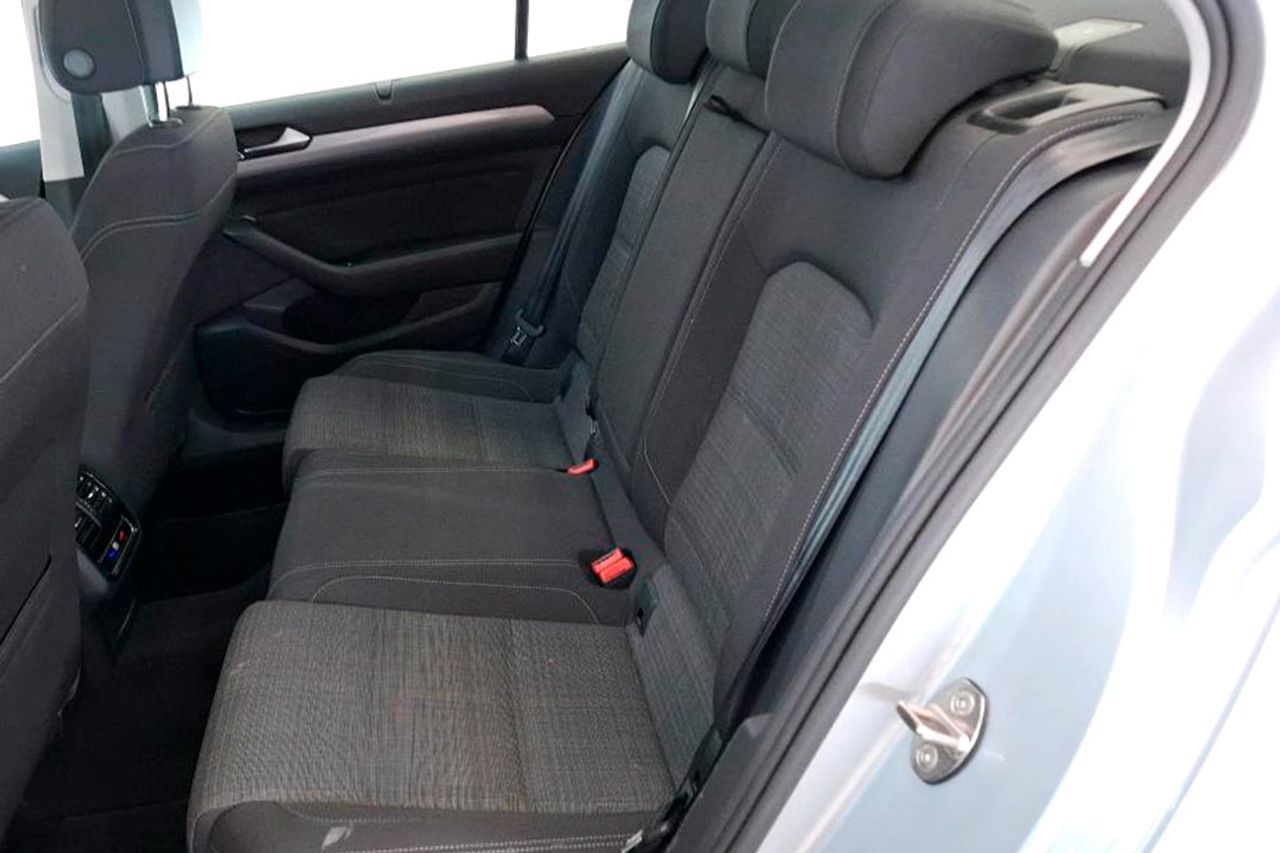 Volkswagen Passat Executive 1.5 TSI 110kW (150CV) DSG **Techo panorámico** - Foto 7
