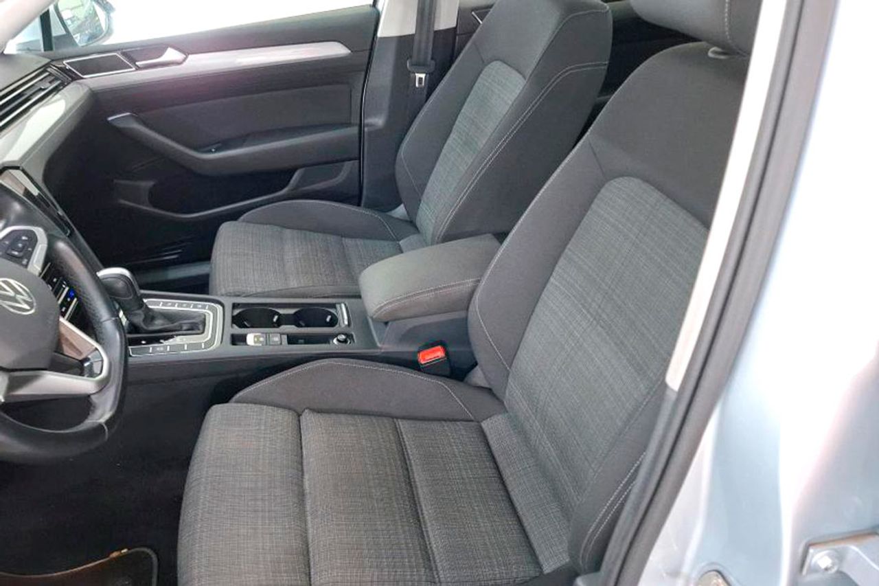 Volkswagen Passat Executive 1.5 TSI 110kW (150CV) DSG **Techo panorámico** - Foto 5