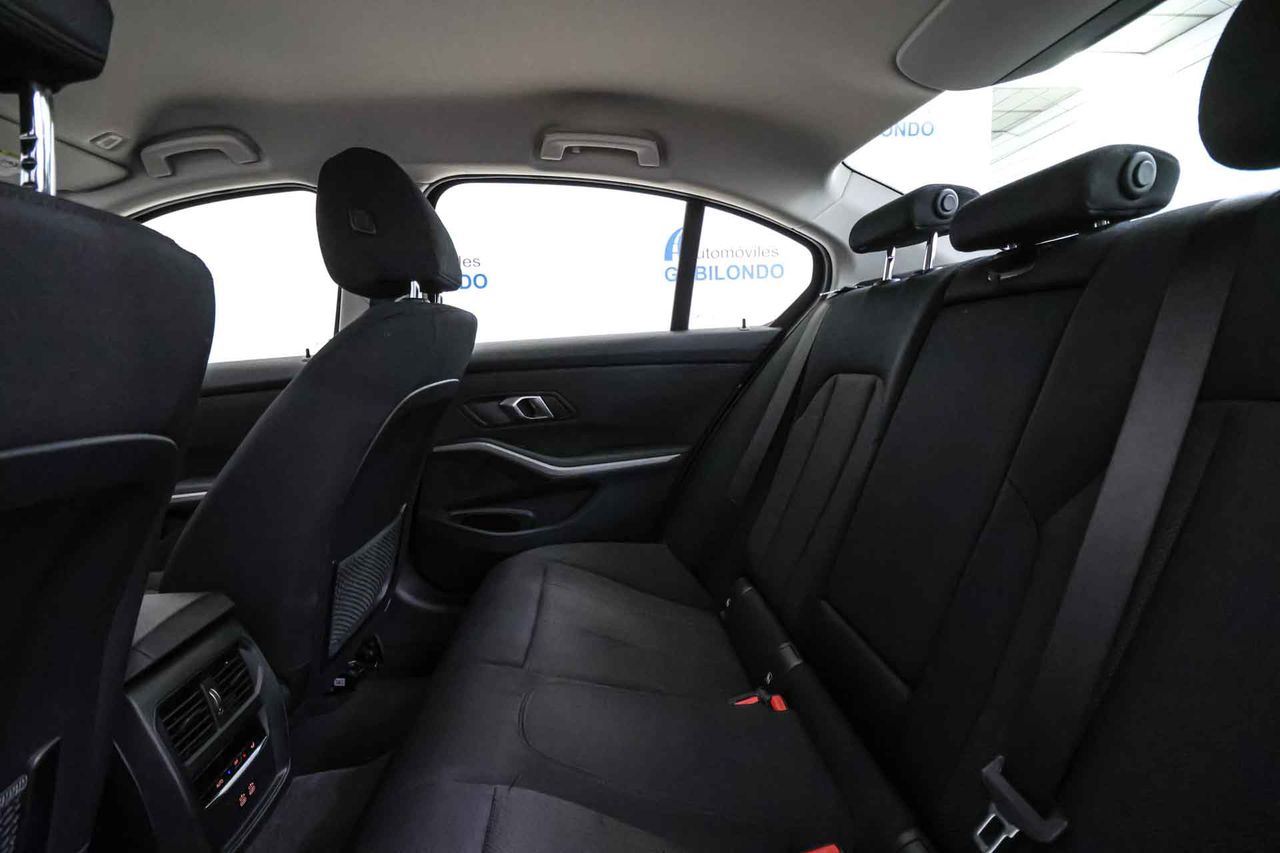 BMW Serie 3 318d Auto. - Foto 48