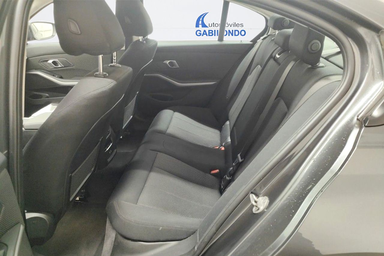 BMW Serie 3 318d Auto - Foto 8