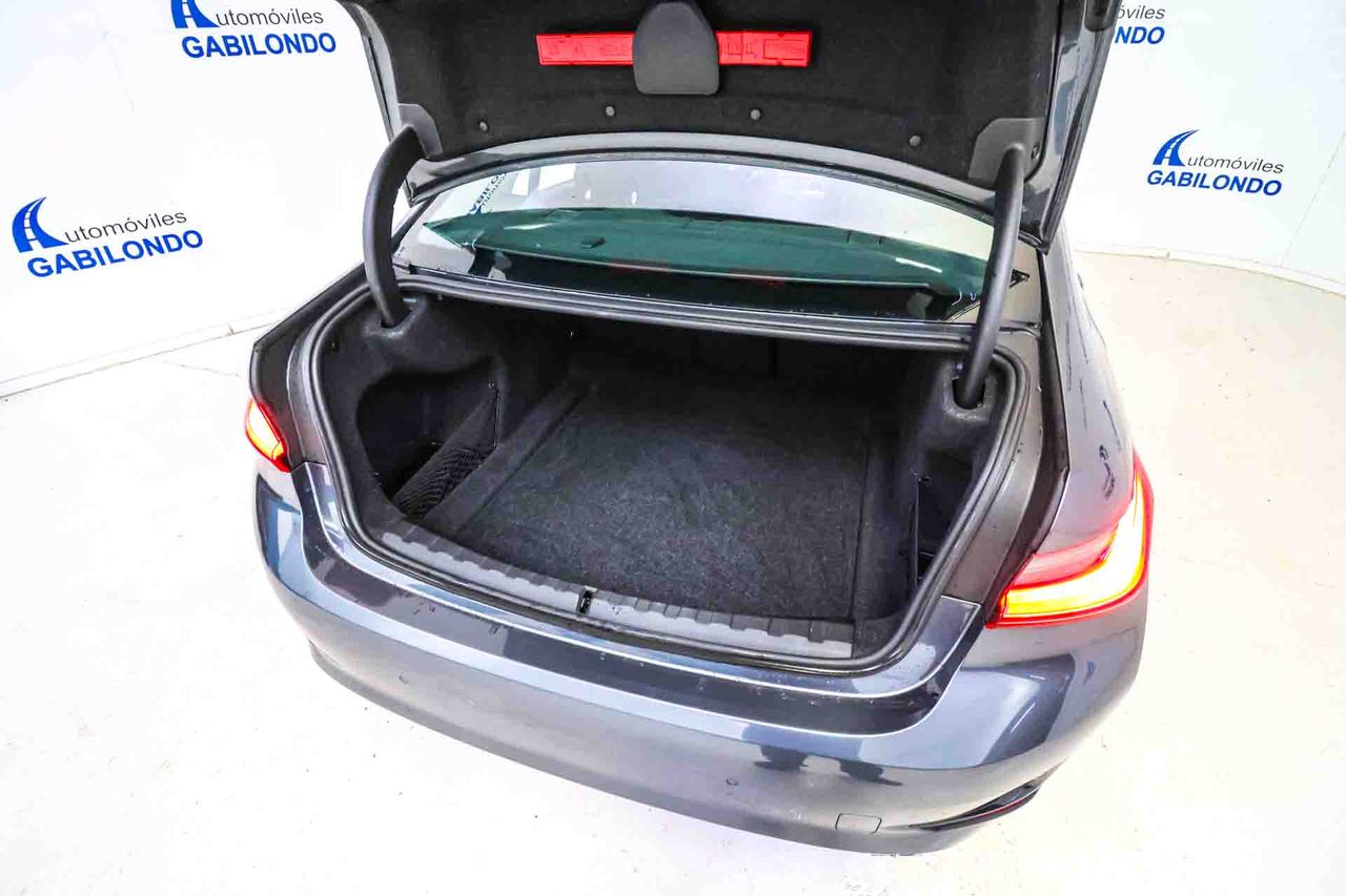 BMW Serie 3 318d Auto. - Foto 26