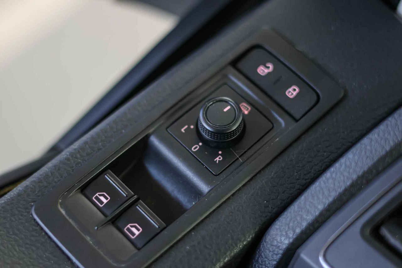 Volkswagen Transporter L1H1 2.0 TDI Business Line - Foto 29