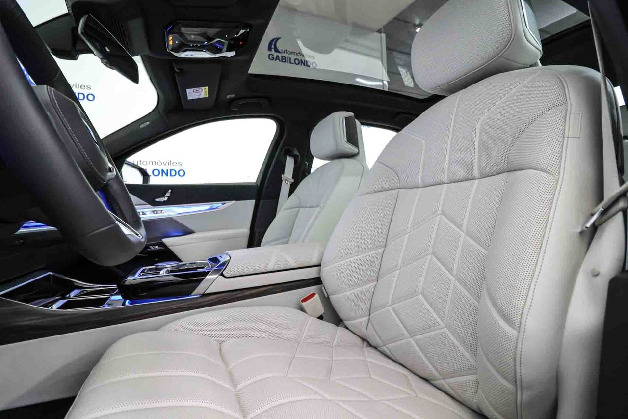 BMW i7 eDrive50 M Sport **Techo panorámico** - Foto 34
