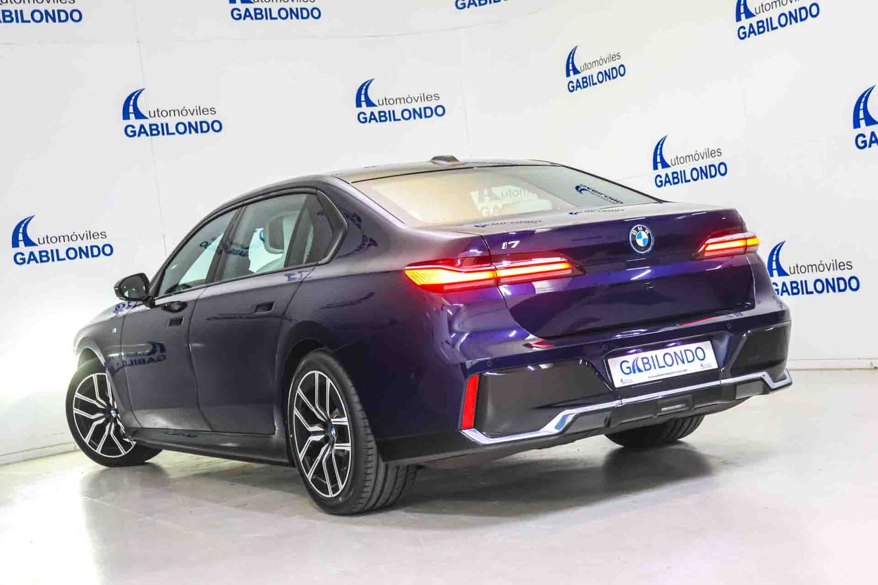 BMW i7 eDrive50 M Sport **Techo panorámico** - Foto 17