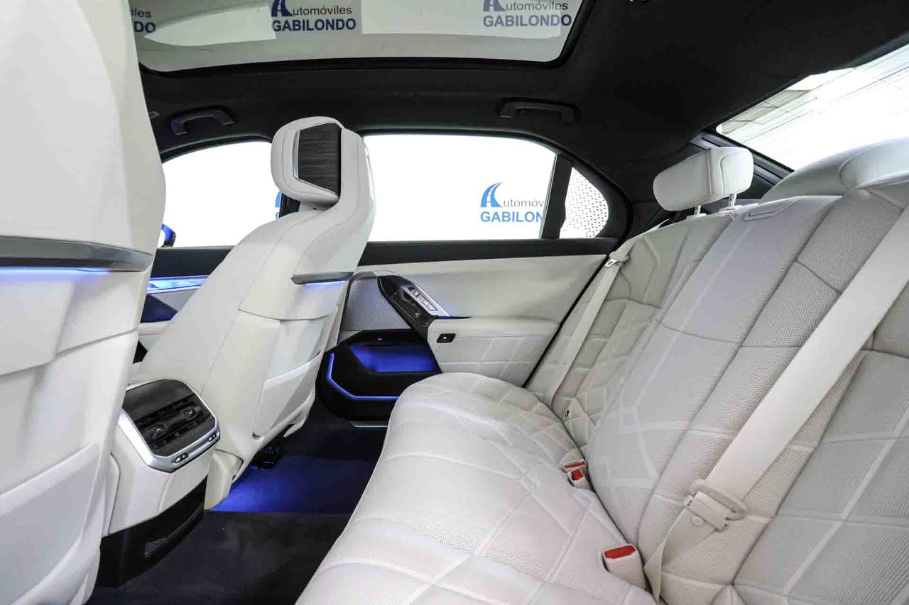 BMW i7 eDrive50 M Sport **Techo panorámico** - Foto 55