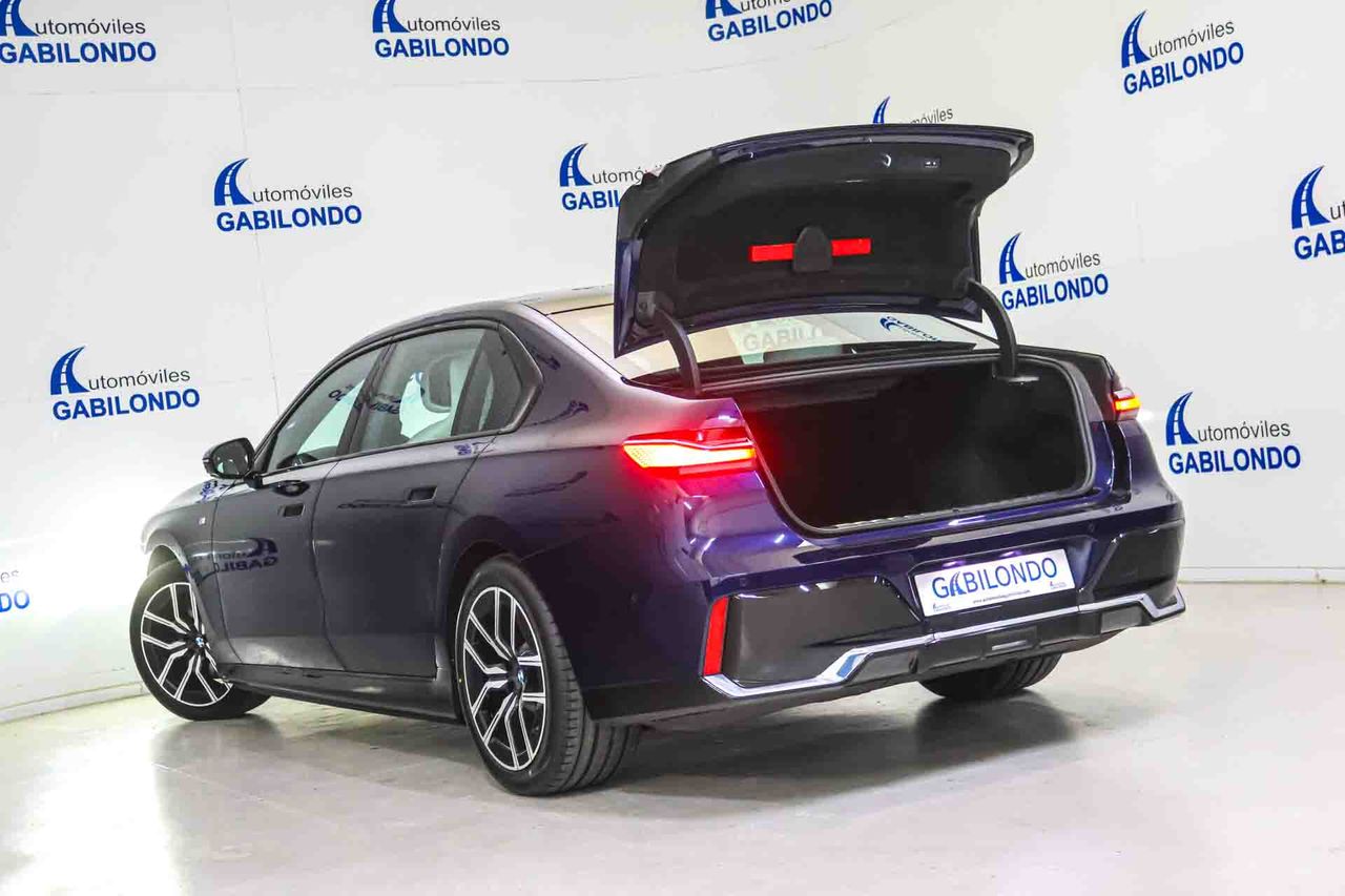 BMW i7 eDrive50 M Sport **Techo panorámico** - Foto 26