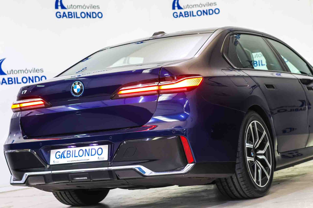 BMW i7 eDrive50 M Sport **Techo panorámico** - Foto 32