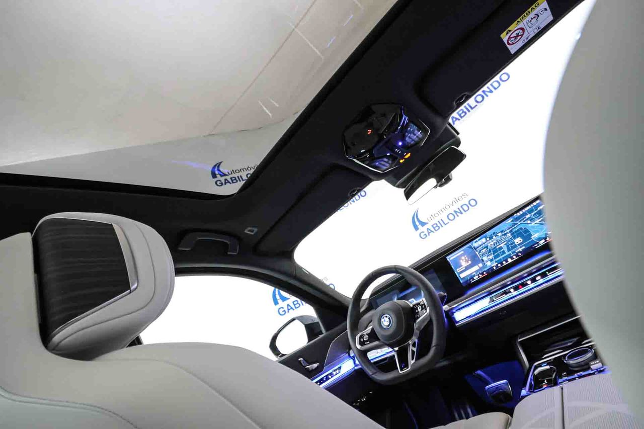 BMW i7 eDrive50 M Sport **Techo panorámico** - Foto 36