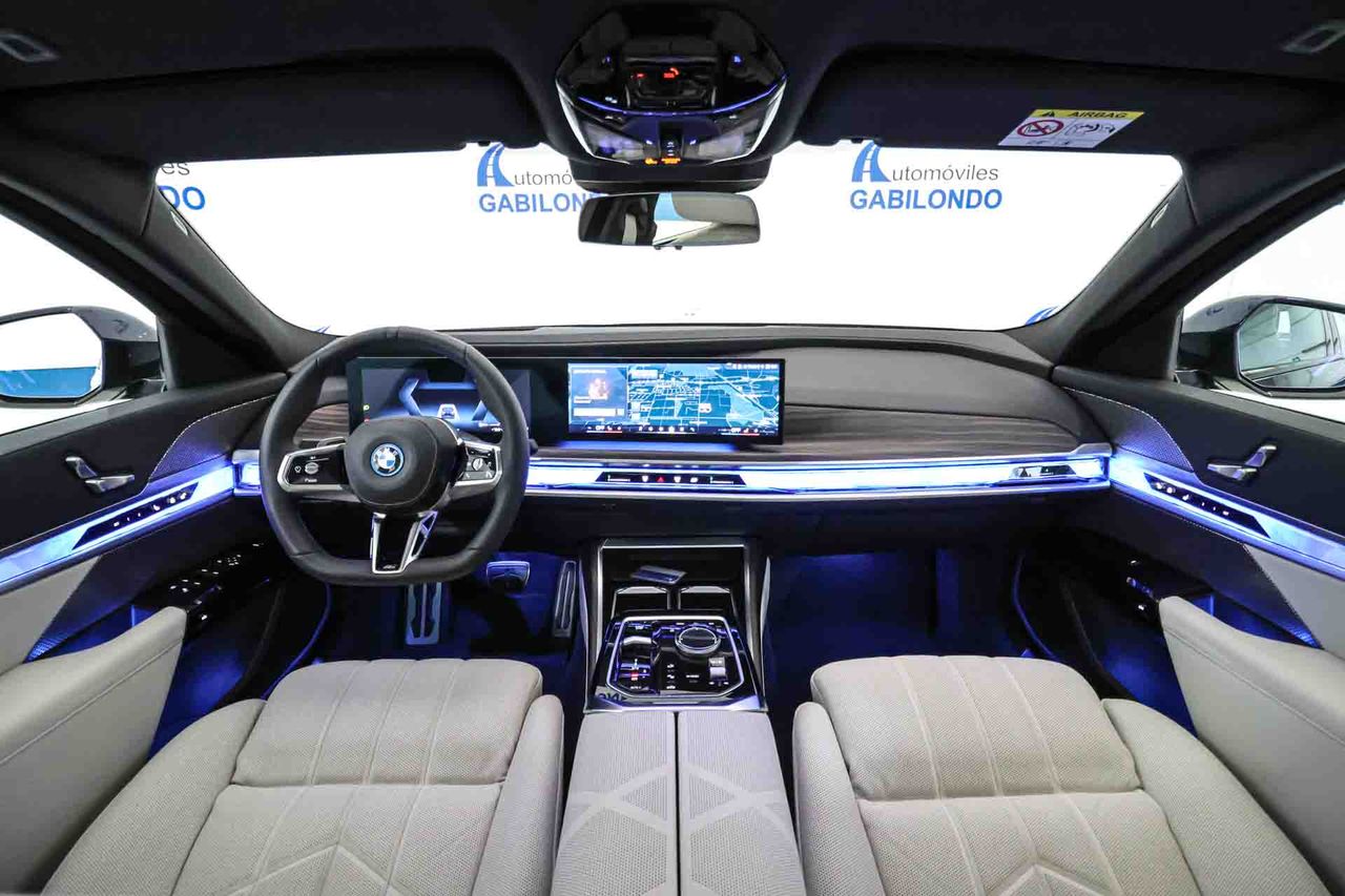 BMW i7 eDrive50 M Sport **Techo panorámico** - Foto 41