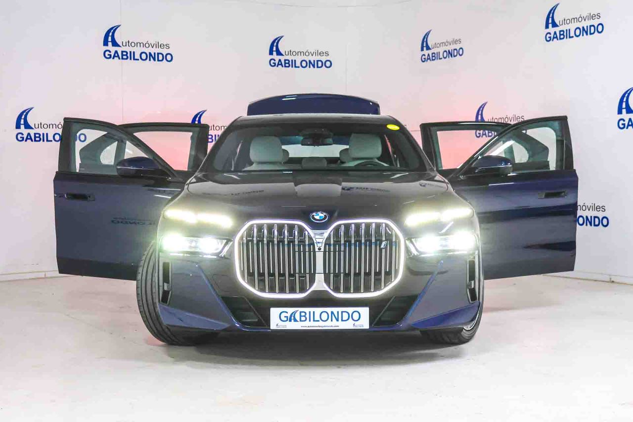 BMW i7 eDrive50 M Sport **Techo panorámico** - Foto 29