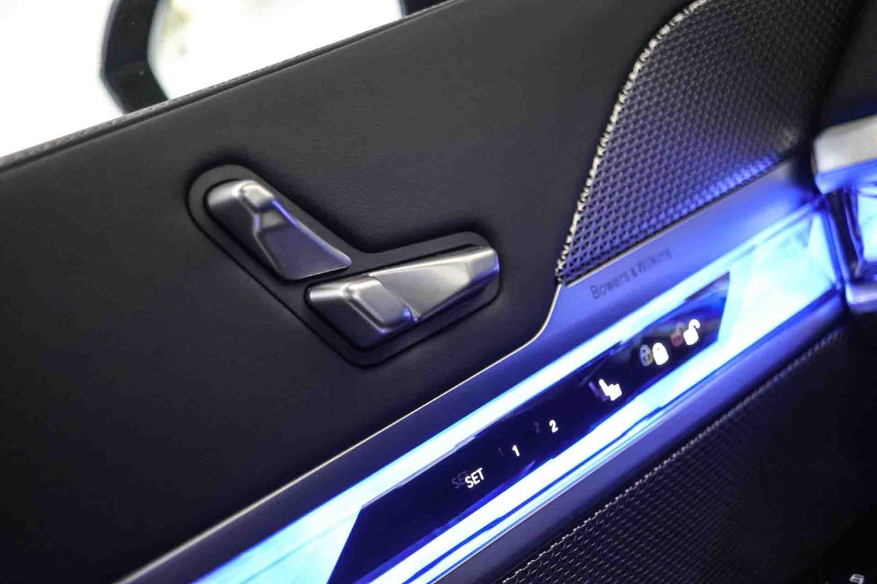 BMW i7 eDrive50 M Sport **Techo panorámico** - Foto 38